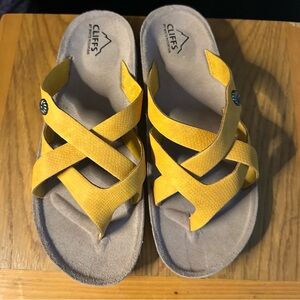 Cliffs by White Mountain ladies sandals are a size 9.